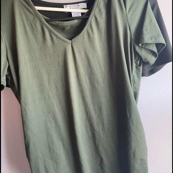 Super soft and stretchy maternity shirts - Picture 2 of 2